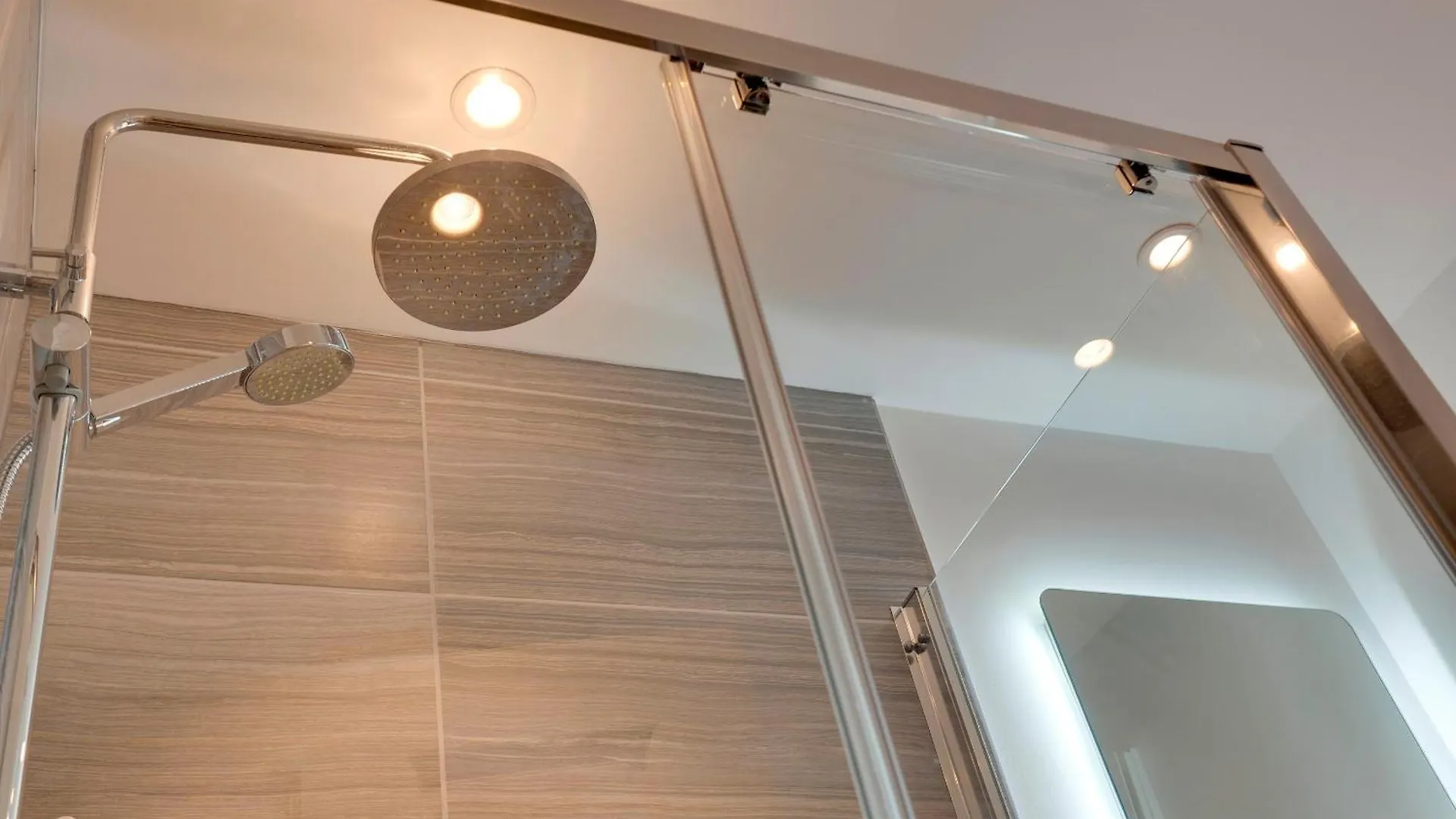 Pass The Keys Stylish And Modern Apartment Free Parking Cambridge