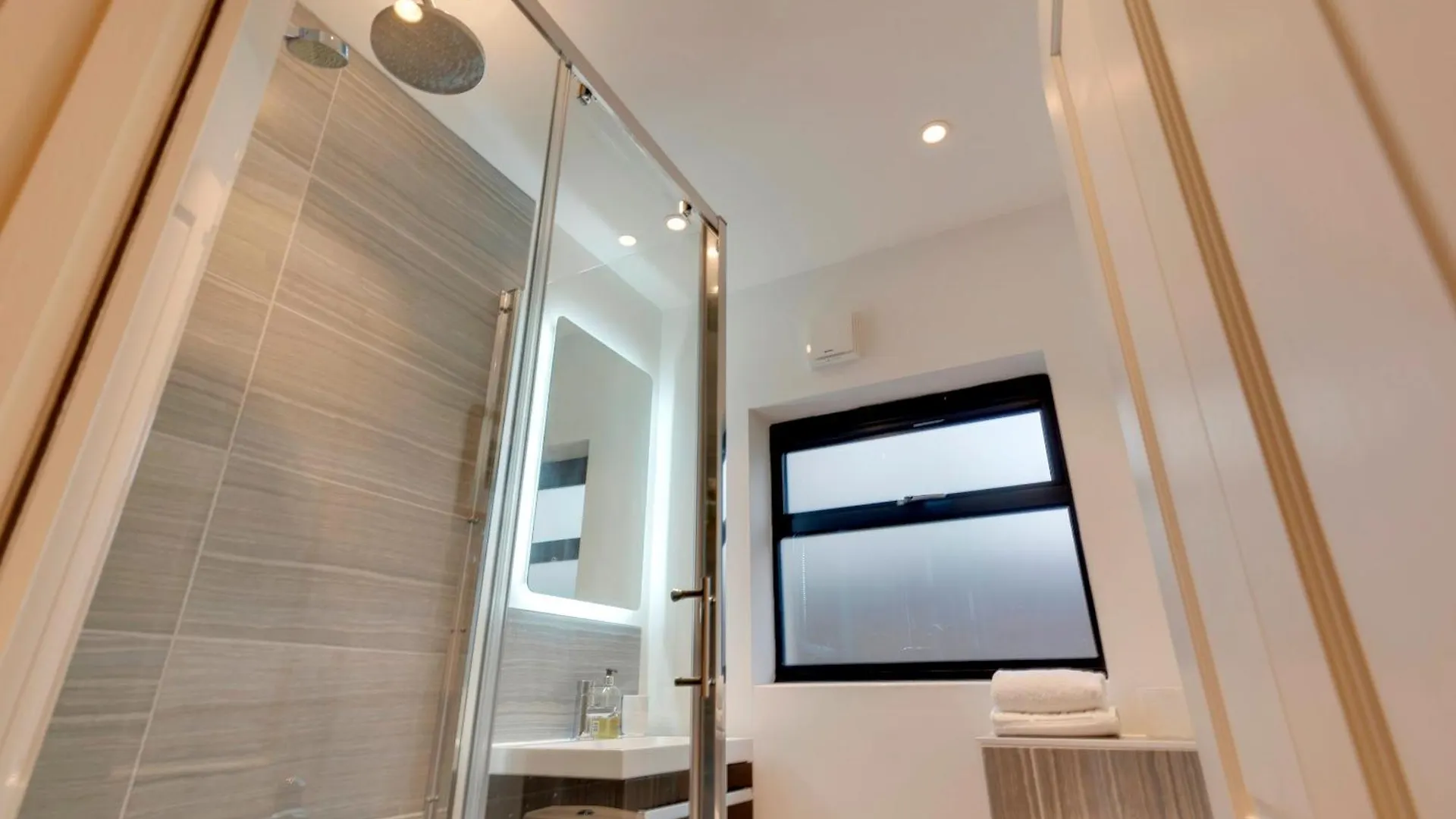 Pass The Keys Stylish And Modern Apartment Free Parking Cambridge Casa de Férias